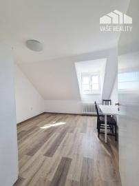 Na prenájom nádherný a štýlový 4-izbový byt, Klariská ulica, ihneď 