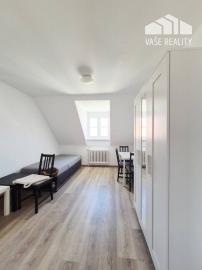 Na prenájom nádherný a štýlový 4-izbový byt, Klariská ulica, ihneď 