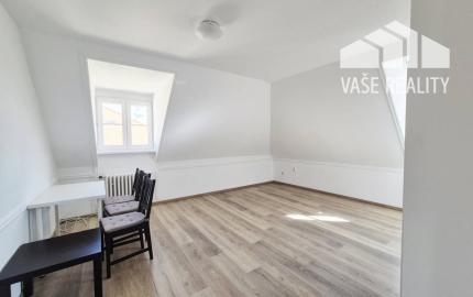 Na prenájom nádherný a štýlový 4-izbový byt, Klariská ulica, ihneď 