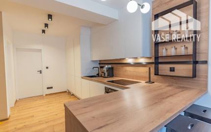 NA PREDAJ  Luxusný 2-izbový byt s dvoma balkónmi, garážou, Hrachová