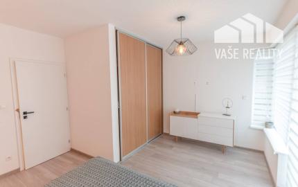 NA PREDAJ  Luxusný 2-izbový byt s dvoma balkónmi, garážou, Hrachová