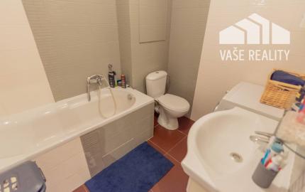 NA PREDAJ  Luxusný 2-izbový byt s dvoma balkónmi, garážou, Hrachová