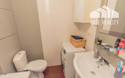 NA PREDAJ  Luxusný 2-izbový byt s dvoma balkónmi, garážou, Hrachová