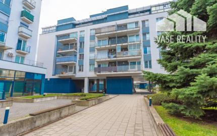 NA PREDAJ  Luxusný 2-izbový byt s dvoma balkónmi, garážou, Hrachová