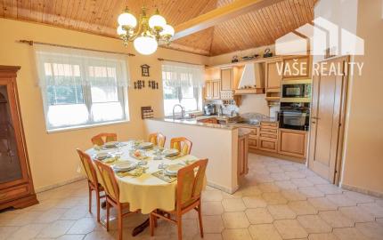 Krásny 7-izbový RD, 328 m² + 1389 m² pozemok, Trebostovo, okres Martin