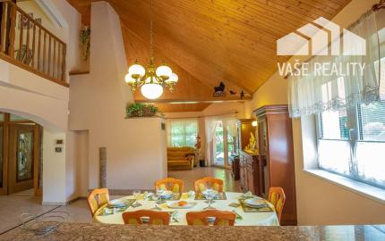 Krásny 7-izbový RD, 328 m² + 1389 m² pozemok, Trebostovo, okres Martin