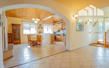 Krásny 7-izbový RD, 328 m² + 1389 m² pozemok, Trebostovo, okres Martin