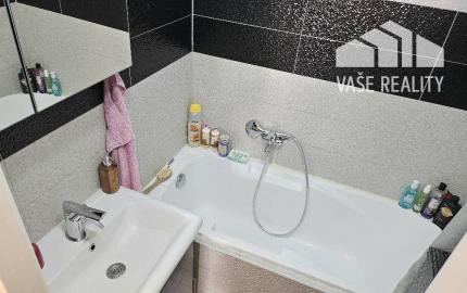 3 izbový byt Bánovce nad Bebravou / CENTRUM / LOGGIA / KOMPLETNÁ REKO