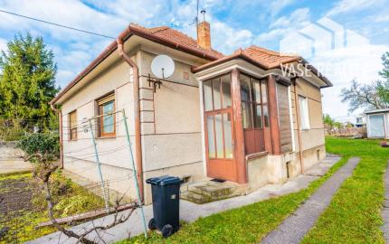 Priestranný rodinný dom s veľkým pozemkom – Bernolákova, Šaľa  