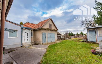 Priestranný rodinný dom s veľkým pozemkom – Bernolákova, Šaľa  