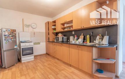 Priestranný rodinný dom s veľkým pozemkom – Bernolákova, Šaľa  