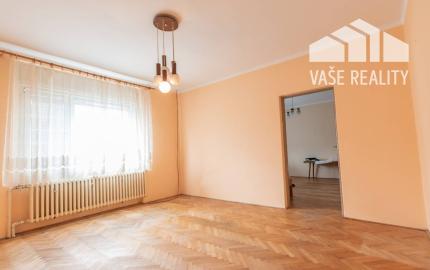 Priestranný rodinný dom s veľkým pozemkom – Bernolákova, Šaľa  