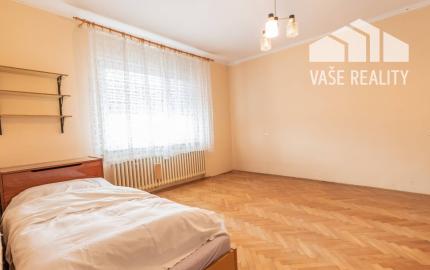 Priestranný rodinný dom s veľkým pozemkom – Bernolákova, Šaľa  