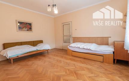 Priestranný rodinný dom s veľkým pozemkom – Bernolákova, Šaľa  