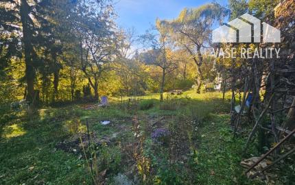 Oddych v srdci prírody - záhrada s chatkou v kúpeľnom meste