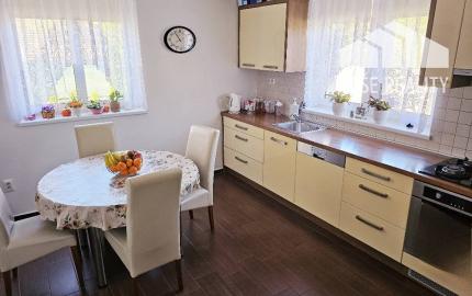 RODINNÝ DOM - PODLUŽANY - 4 IZBOVÝ -148 M2 NA POZEMKU 1049 M2