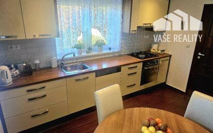 RODINNÝ DOM - PODLUŽANY - 4 IZBOVÝ -148 M2 NA POZEMKU 1049 M2