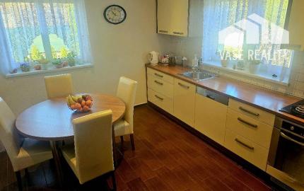 RODINNÝ DOM - PODLUŽANY - 4 IZBOVÝ -148 M2 NA POZEMKU 1049 M2