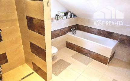 RODINNÝ DOM - PODLUŽANY - 4 IZBOVÝ -148 M2 NA POZEMKU 1049 M2