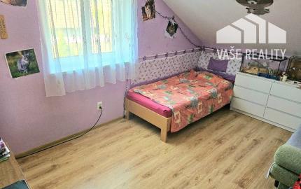 RODINNÝ DOM - PODLUŽANY - 4 IZBOVÝ -148 M2 NA POZEMKU 1049 M2