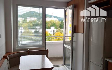 Na prenájom 4 izbový byt v centre Dubnice nad Váhom