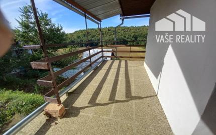 *REZERVOVANÉ* Slnečná záhrada s murovanou chatkou, Nemšová časť Ľuborč