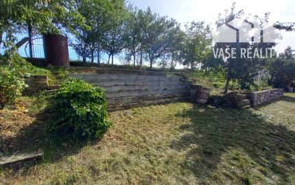 *REZERVOVANÉ* Slnečná záhrada s murovanou chatkou, Nemšová časť Ľuborč