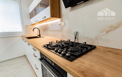 Na predaj novozrekonštruovaný 3-izb. byt s balkónom, 76 m², J. Smreka