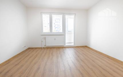 Na predaj novozrekonštruovaný 3-izb. byt s balkónom, 76 m², J. Smreka