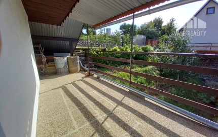 *REZERVOVANÉ* Slnečná záhrada s murovanou chatkou, Nemšová časť Ľuborč