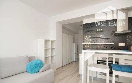 Garsónka s franc. balkónom 23 m², Vietnamská ul, od 01/26