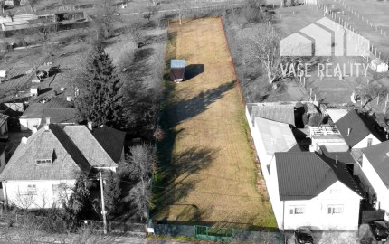 Stavebný pozemok 1950 m2 pre dva domy, 2x všetky IS, Ostrov