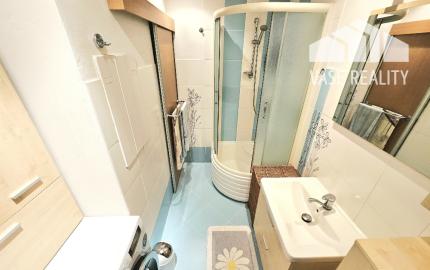 4 izbový byt Bánovce nad Bebravou/CENTRUM-STRED/83 m2/PIVNICA