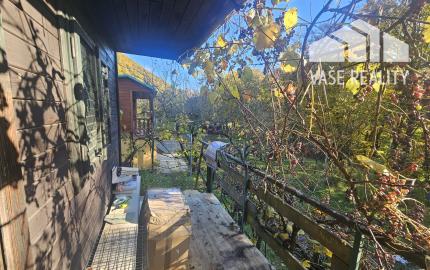 Záhrada s chatkou v kúpeľnom meste Trenčianske Teplice, 305 m2