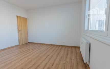 3-izbový byt + balkón, 76 m², Jána Smreka, DNV, kúpou voľný