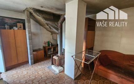 REKREAČNÝ DOMČEK  V CENTRE OBCE OSTROV PRI PIEŠŤANOCH