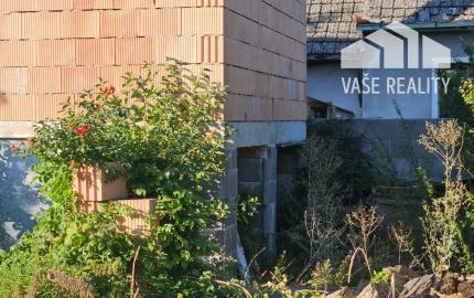 REKREAČNÝ DOMČEK  V CENTRE OBCE OSTROV PRI PIEŠŤANOCH