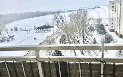 Praktický 1 izbový byt s balkónom a  nerušeným výhľadom, ideálny na investíciu aj prvé bývanie, Piešťany