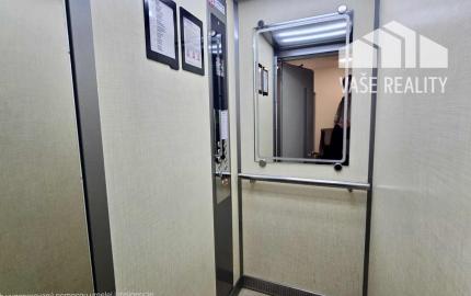 Praktický 1 izbový byt s balkónom a  nerušeným výhľadom, ideálny na investíciu aj prvé bývanie, Piešťany