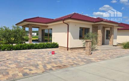 NOVOSTAVBA 4-IZBOVÉHO BUNGALOVU LEN 7 KM OD PIEŠŤAN – SOKOLOVCE