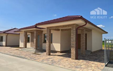 NOVOSTAVBA 4-IZBOVÉHO BUNGALOVU LEN 7 KM OD PIEŠŤAN – SOKOLOVCE