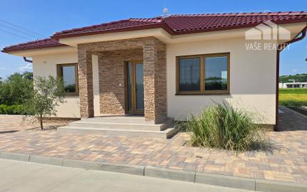 NOVOSTAVBA 4-IZBOVÉHO BUNGALOVU LEN 7 KM OD PIEŠŤAN – SOKOLOVCE