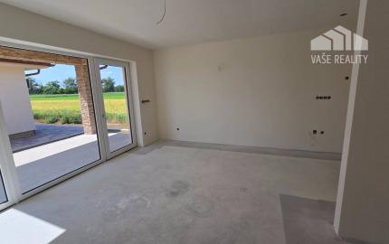 NOVOSTAVBA 4-IZBOVÉHO BUNGALOVU LEN 7 KM OD PIEŠŤAN – SOKOLOVCE