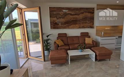 NOVOSTAVBA 4-IZBOVÉHO BUNGALOVU LEN 7 KM OD PIEŠŤAN – SOKOLOVCE