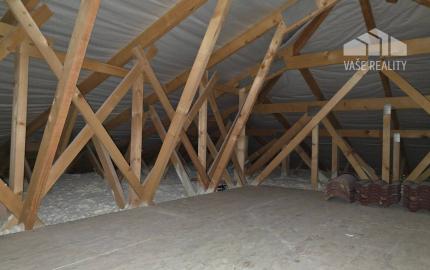 NOVOSTAVBA 4-IZBOVÉHO BUNGALOVU LEN 7 KM OD PIEŠŤAN – SOKOLOVCE