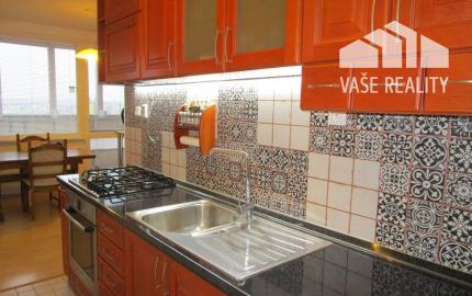 REZERVOVANÉ! Prenájom veľký 2 izbový byt 67m2 s dvomi balkónmi Nitra