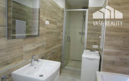 REZERVOVANÉ! Prenájom veľký 2 izbový byt 67m2 s dvomi balkónmi Nitra