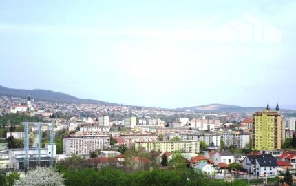 REZERVOVANÉ! Prenájom veľký 2 izbový byt 67m2 s dvomi balkónmi Nitra