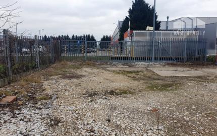 Priemyselný areál 9 000 m2 s montovanou halou 340 m2 - Nové Mesto n/V