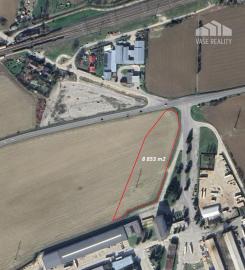 Stavebný pozemok o výmere 8 853 m2 - priemyselná zóna - Trenčianske Bohuslavice, okres Nové Mesto n/V